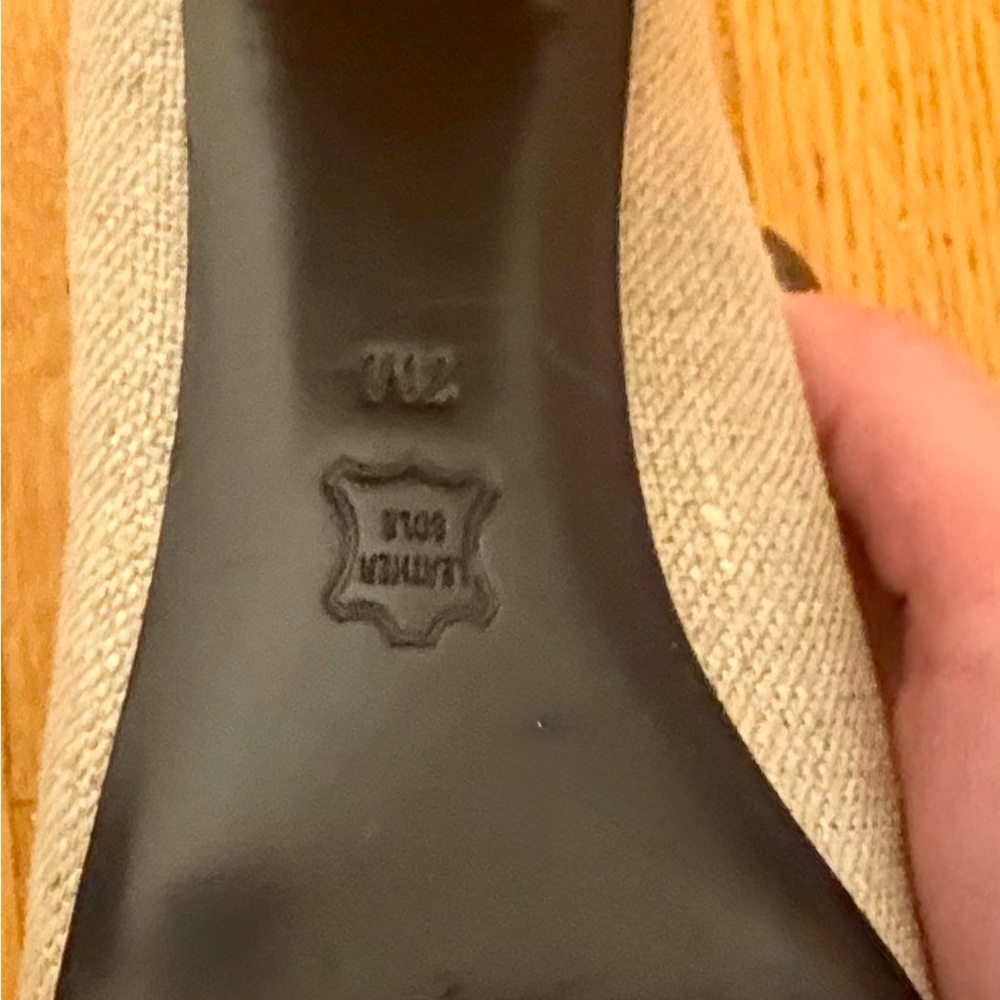 Tory Burch Beige & Black Trim Pumps with Red Block Heel - Picture 5 of 6